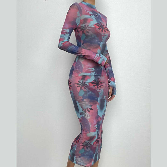 Transparentes Netzstoff-Maxikleid mit Blumenmuster und kontrastierenden Handschuhen, lange Ärmel 