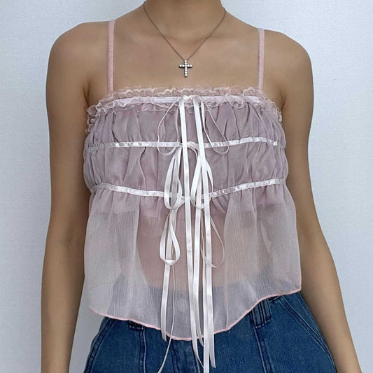 Top corto in chiffon con volant plissettato e orlo in pizzo con bottoni