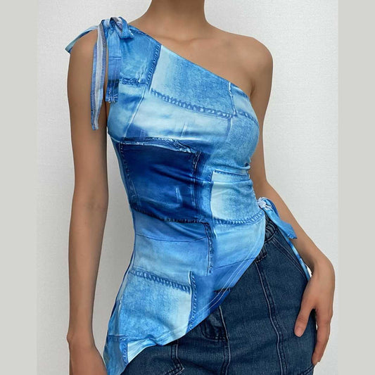 One-Shoulder-Top zum Selbstbinden mit unregelmäßigem Kordelzug und Denim-Print