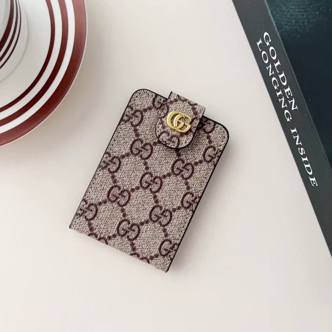 Modische Kartenhülle mit Kissen