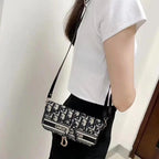 Schwarze Handytasche mit Blumenmuster