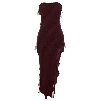 Unregelmäßiges, rückenfreies Midikleid mit einfarbigen Rüschen und Schlitz