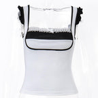 Top patchwork a contrasto con scollo quadrato, maniche corte e orlo in pizzo con volant 