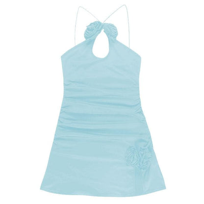 Rückenfreies Minikleid mit Schlitz und gerüschter Blumenapplikation