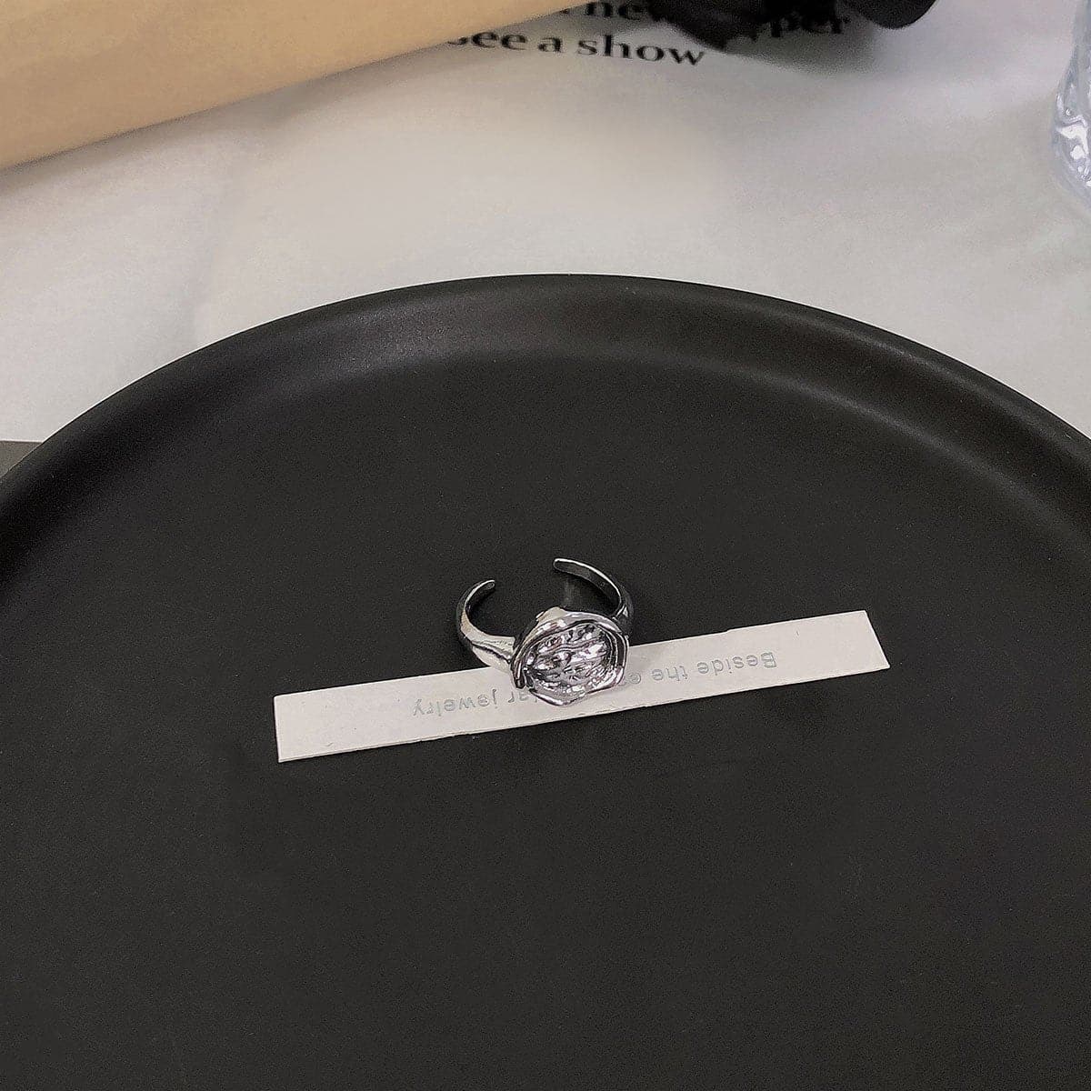 Gerüschter, massiver offener Ring 