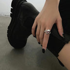 Offener Ring mit Herzanhänger 