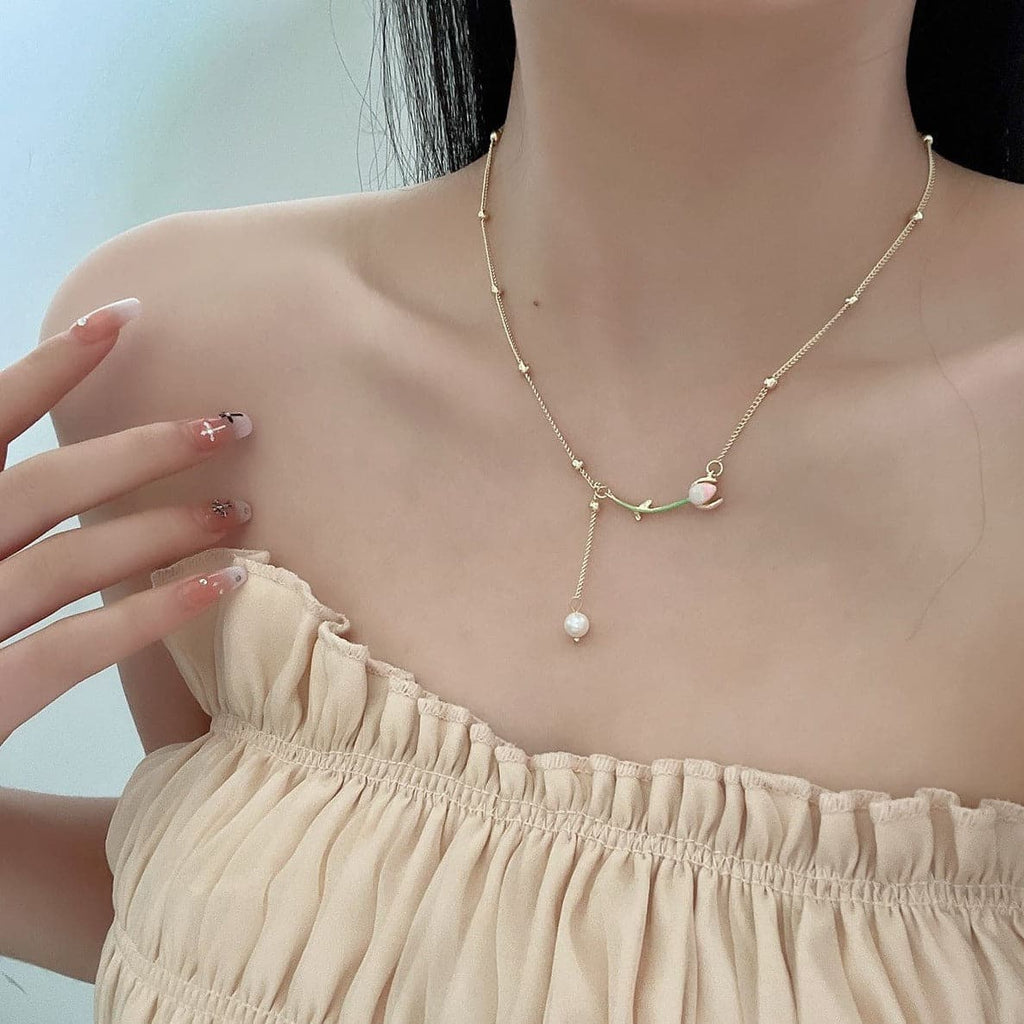 Flower Pendant Pearl Necklace