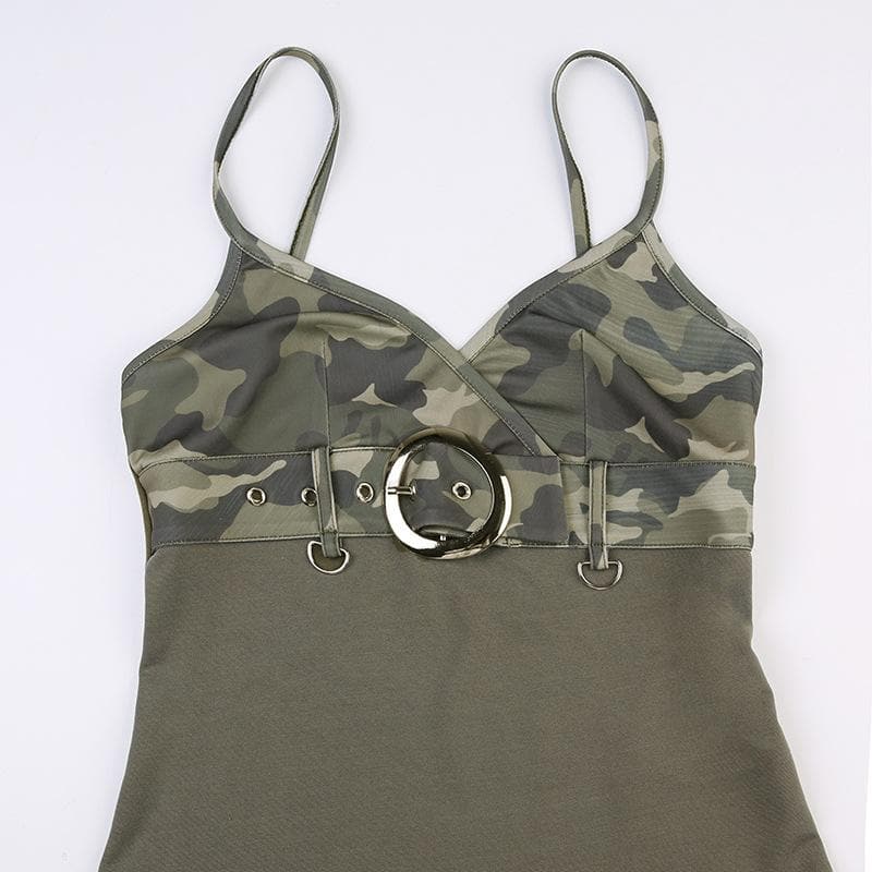 Contrast camouflage print v neck buckle cami top
