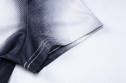 Kurzärmliges, hochgeschlossenes Minikleid mit kontrastierendem Bodyprint 