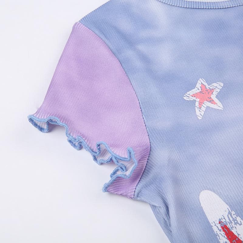 Top corto tie-dye con maniche a cappuccio e motivo a stelle arricciate a contrasto 
