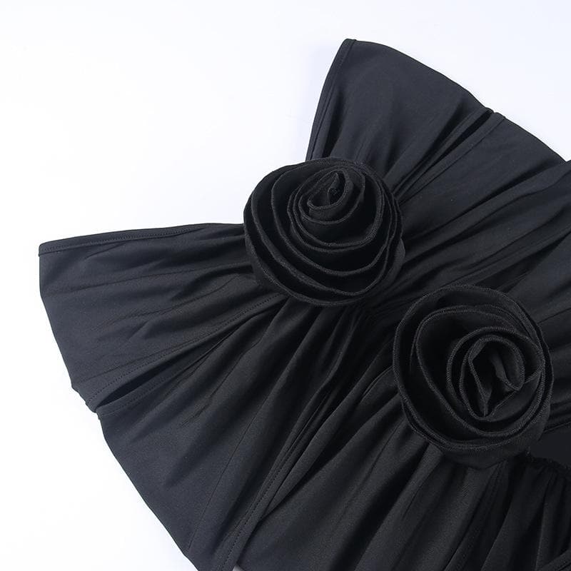 Top con spalle scoperte, arricciato e traforato, con applicazione floreale
