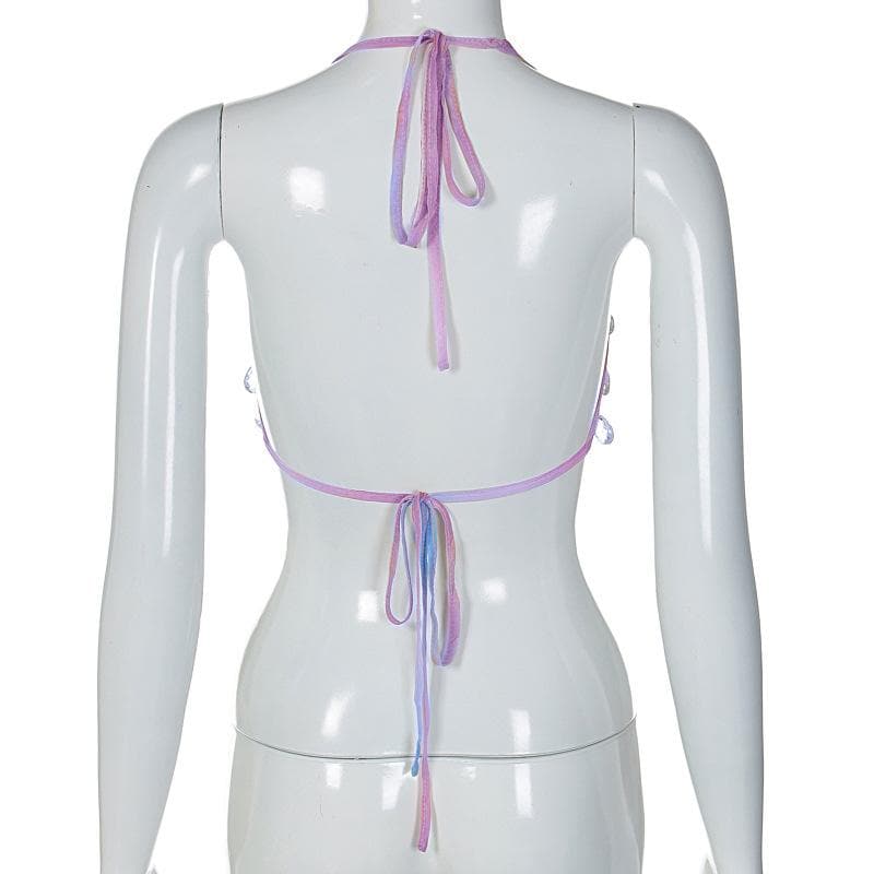 Rückenfreies Neckholder-Crop-Top zum Selbstbinden mit transparentem Netzstoff und Batikmuster und Steinanhänger 