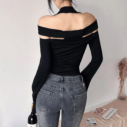Top con scollo all'americana, maniche lunghe e spalle scoperte