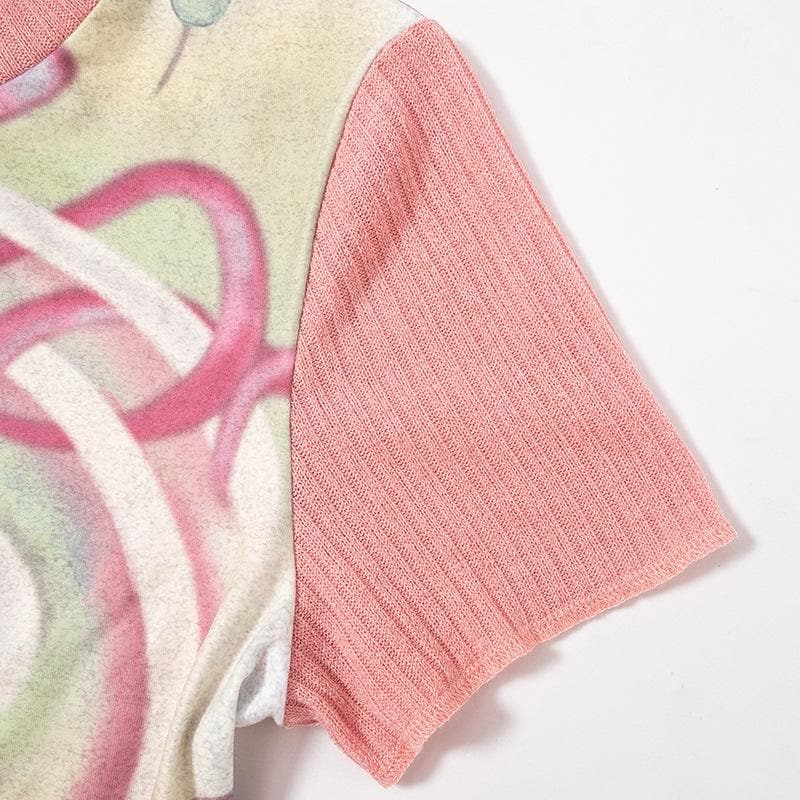 Top a maniche corte con scollo rotondo e patchwork a contrasto astratto 