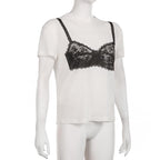 Top girocollo a maniche corte con motivo a reggiseno a contrasto 