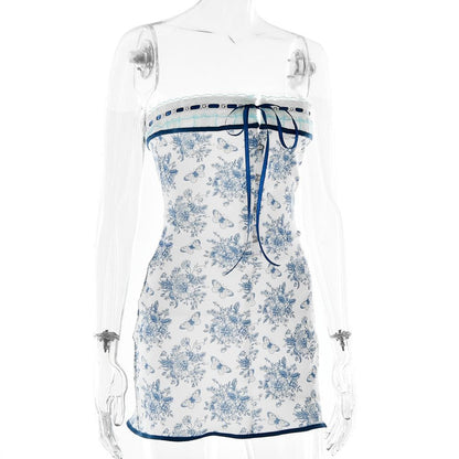 Mini-Tube-Kleid mit Blumenmuster und Spitzensaum und Kontrastknöpfen