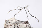 Top corto con scollo all'americana irregolare in rete trasparente con motivo a farfalla 