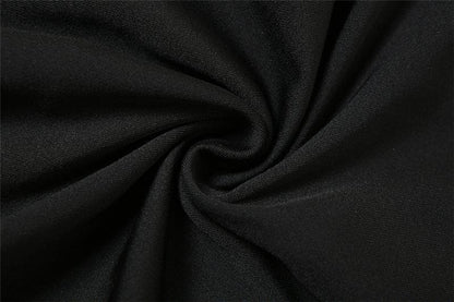 Unregelmäßiges, rückenfreies Midikleid mit einfarbigen Rüschen und Schlitz