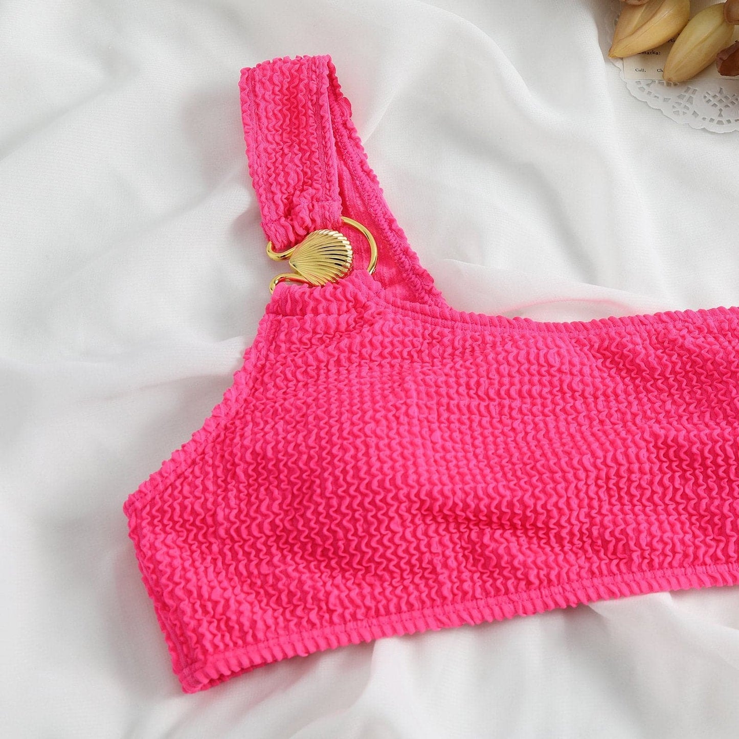 Costume da bagno intero con spalla scoperta e anello a O in contrasto testurizzato