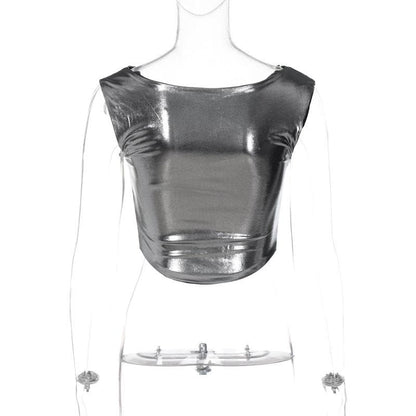 Top corto con scollo a cappuccio e maniche a cappuccio metalliche arricciate