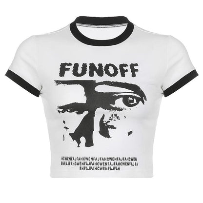 Top corto a maniche corte con scollo rotondo a contrasto e motivo "FUNOFF"