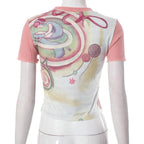 Top a maniche corte con scollo rotondo e patchwork a contrasto astratto 