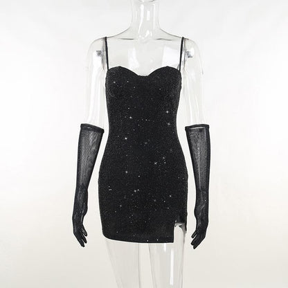 Minikleid mit Camisole-Ausschnitt und Schlitz mit Perlen und Handschuhen - Schlussverkauf 