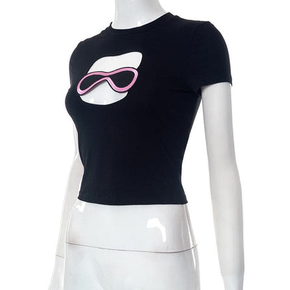 Crop-Top mit Rundhalsausschnitt und Stickerei in Kontrastfarbe, kurzärmlig 