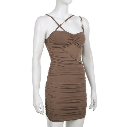 Gerafftes, unregelmäßiges, rückenfreies Minikleid mit massiver Metallkette