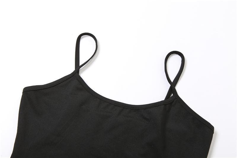 Top corto in 2 pezzi con scollo all'americana, maniche corte in rete e orlo in pizzo. 