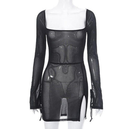 Transparentes, langärmliges Minikleid aus transparentem Netzstoff mit quadratischem Ausschnitt und Schlitz