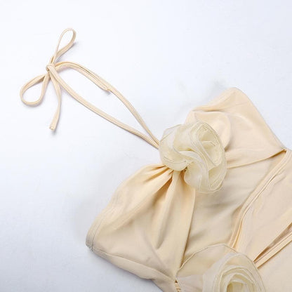 Bodysuit con scollo all'americana, schiena scoperta, arricciato e applicazioni di fiori traforati