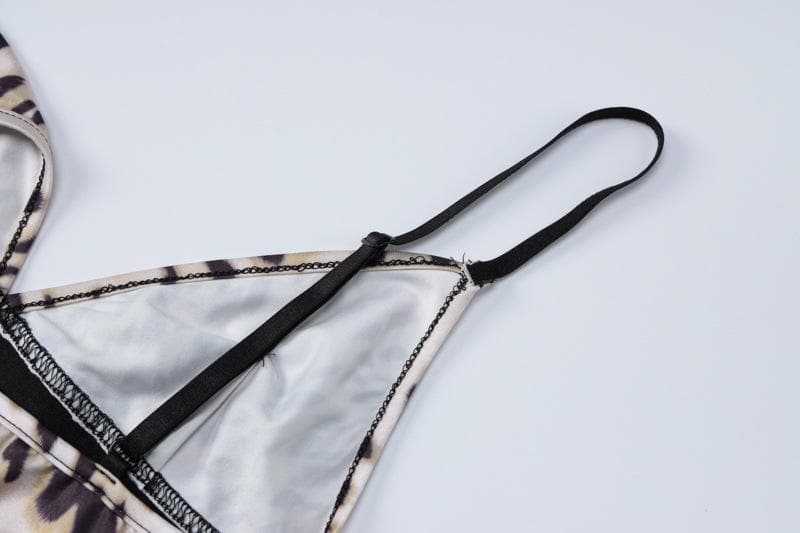 Top canotta con scollo a V e schiena scoperta, patchwork di perline e stampa leopardata 