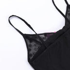 Top corto con scollo a U e schiena scoperta in pizzo patchwork con fiocco 