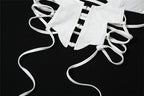 Top corto con scollo a V traforato, schiena scoperta e lacci 