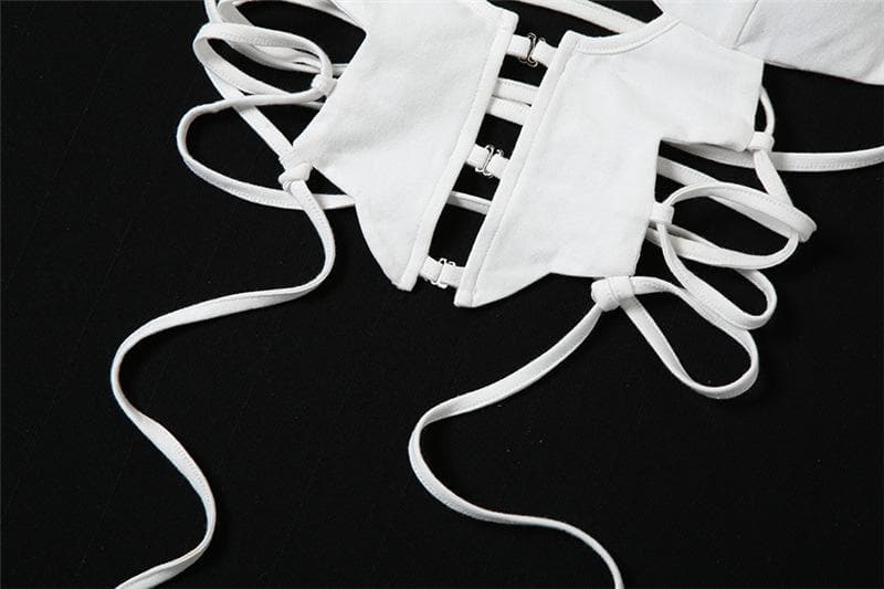 Top corto con scollo a V traforato, schiena scoperta e lacci 