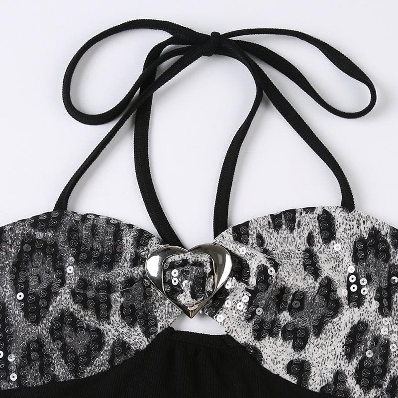 Rückenfreies Crop-Top mit Leopardenmuster und Glitzer-Neckholder und Knöpfen in Kontrastfarbe 