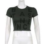Kurzärmliges Crop-Top mit Rundhalsausschnitt und Kontrastdruck 
