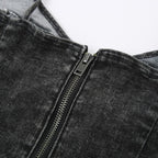 Top corto in denim con scollo a V, zip e schiena scoperta 