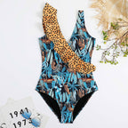 Costume da bagno intero irregolare con stampa di foglie a contrasto e volant
