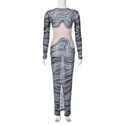 Transparentes Maxikleid aus transparentem Netzstoff mit langen Ärmeln, Schlitz und gewelltem Kontrast 