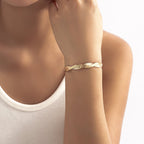 Massives Armband mit Schlangenmuster 