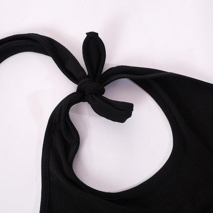 Einfarbiges, vorn überkreuztes Neckholder-Crop-Top zum Selbstbinden 