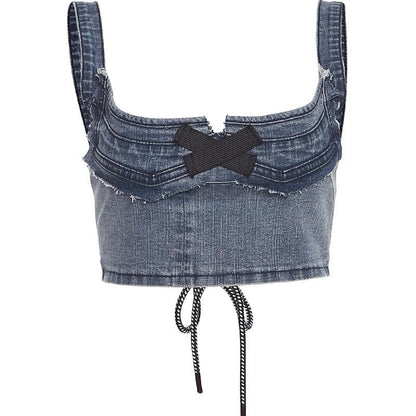 Top corto in denim senza maniche con lacci e orlo grezzo a contrasto 