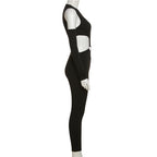Einfarbiger Jumpsuit mit überkreuzten Ärmeln und ausgehöhlten Schultern und O-Ring 