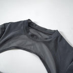 Top con corsetto, maniche svasate, scollo rotondo, schiena scoperta e lacci 