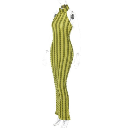 Rückenfreies Maxikleid mit hohem Halsausschnitt und Waffel-Neckholder in Kontrastfarbe