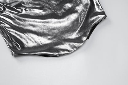 Top corto con scollo a cappuccio e maniche a cappuccio metalliche arricciate