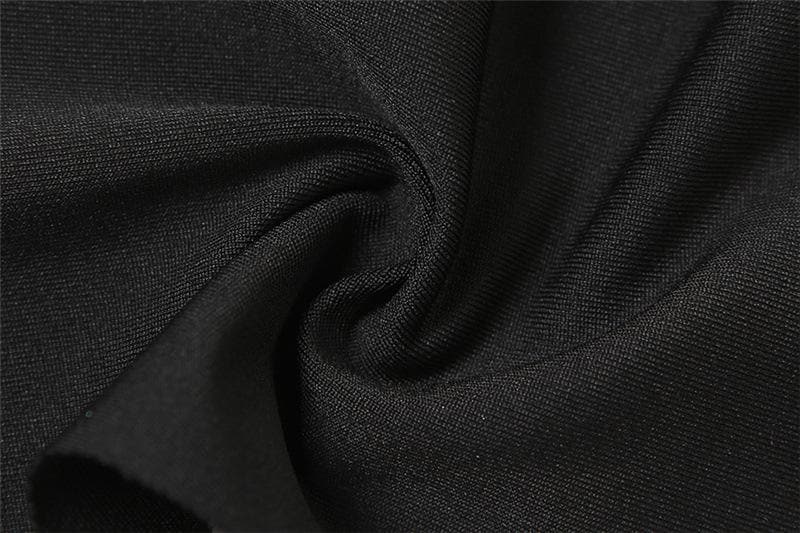 Top corto con scollo all'americana, annodato a mano, con nastro traforato e arricciato sulle spalle
