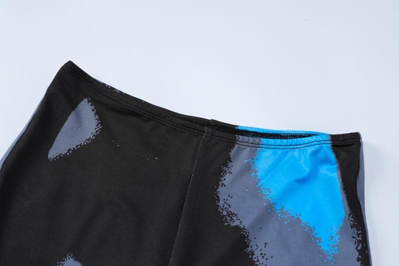 Ärmelloser Jumpsuit mit Rundhalsausschnitt und Schlitz in Kontrastfarbe 